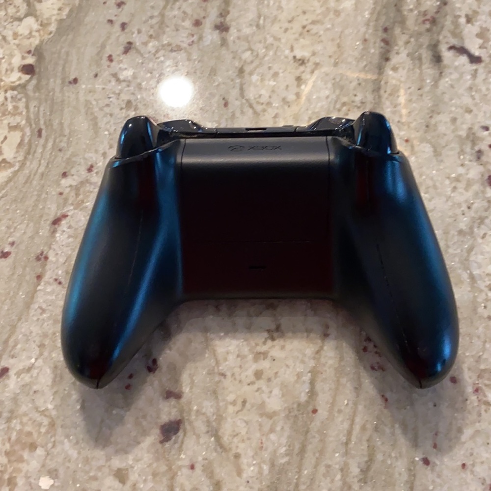 Xbox One Controller - Picture 2 of 2